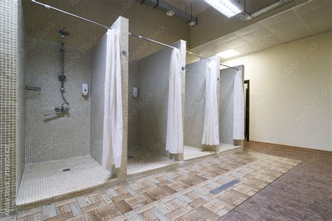 Showers & Locker Rooms: Public Shower Men .